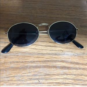 Retro oval gold frame sunglasses